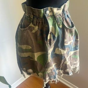 Camouflage cargo skirt